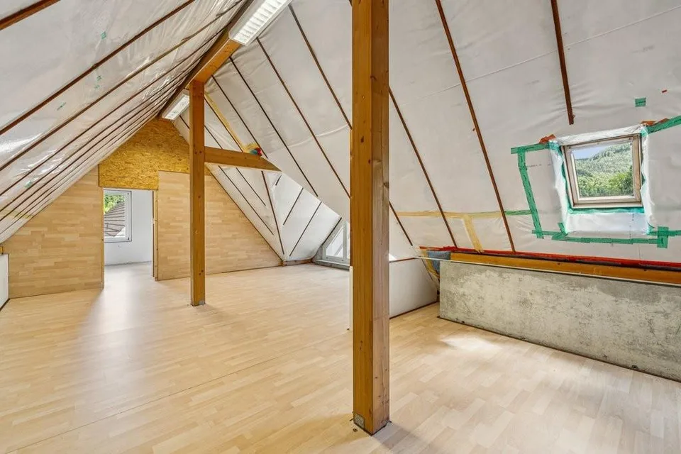 Vivre proche de la nature avec un avantage particulier : appartement de 4.5 pièces avec son propre galetas – photo 9 sur 10