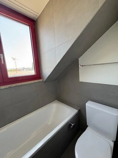 Appartamento mansardato 1 camera con cucina e bagno ristrutturati