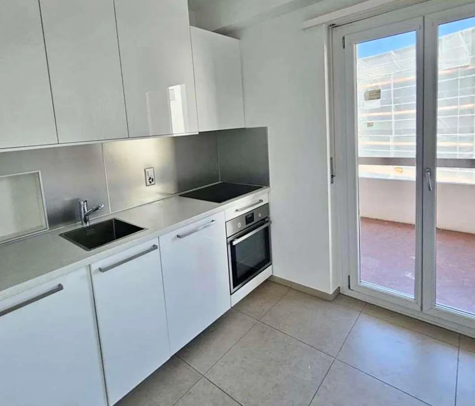 Zweieinhalb-Zimmer-Wohnung mit zwei Balkonen in Lugano-Pregassona