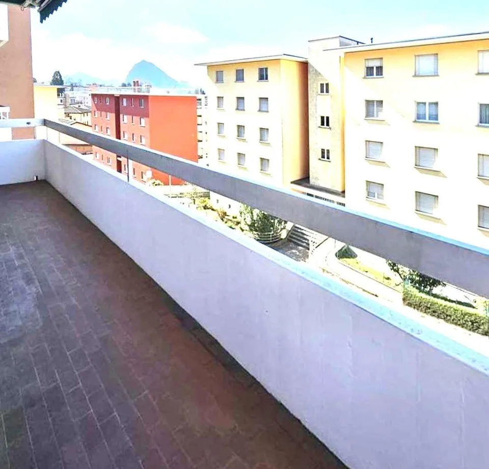 Zweieinhalb-Zimmer-Wohnung mit zwei Balkonen in Lugano-Pregassona
