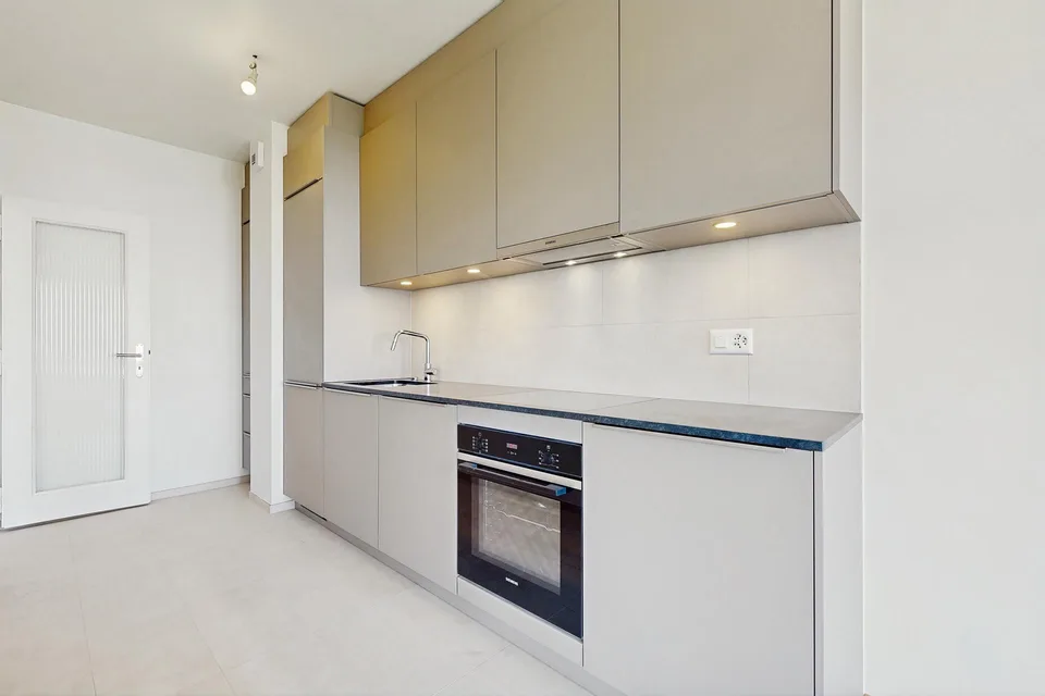 Trasferitevi in un appartamento nuovo con balcone!
