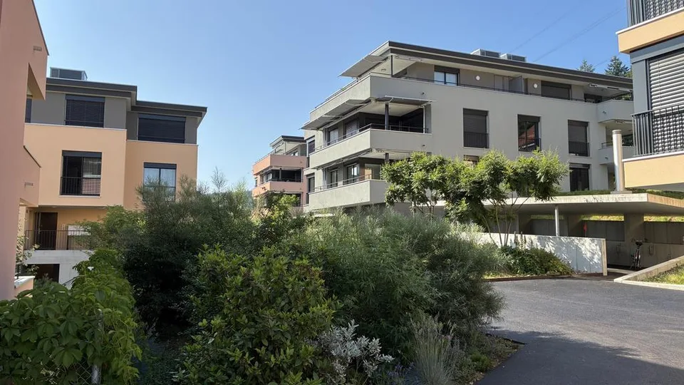 Traumhafte Attika-Wohnung mit Aussicht und eigener Waschküche