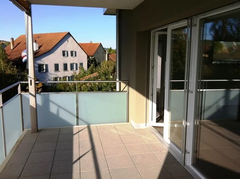 Appartamento moderno 3.5 locali con torre di lavanderia privata e balcone