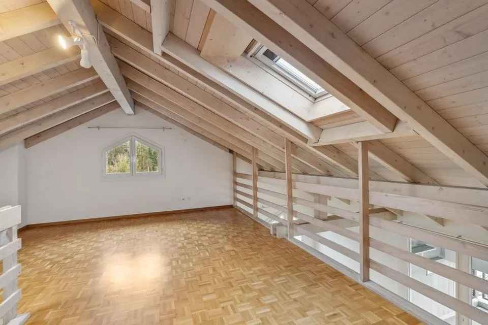 Two rooms PLUS large gallery