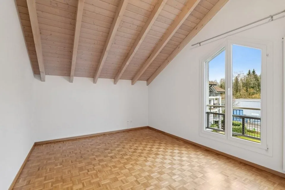 Two rooms PLUS large gallery