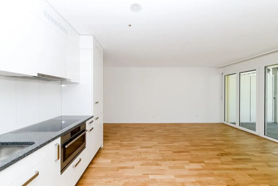 Moderne & helle Wohnung mit Gartensitzplatz
