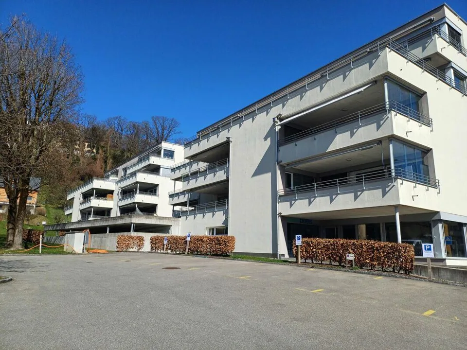 Helle 3.5 Zimmer-Wohnung mit grossem Balkon