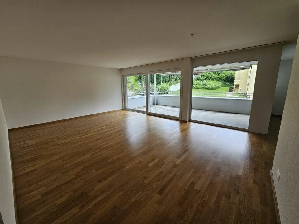 Helle 3.5 Zimmer-Wohnung mit grossem Balkon