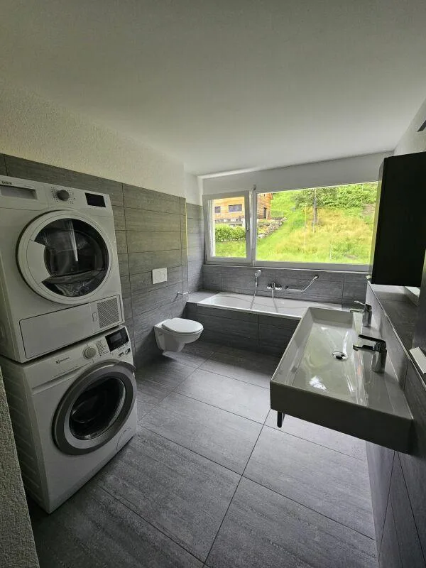 Helle 3.5 Zimmer-Wohnung mit grossem Balkon