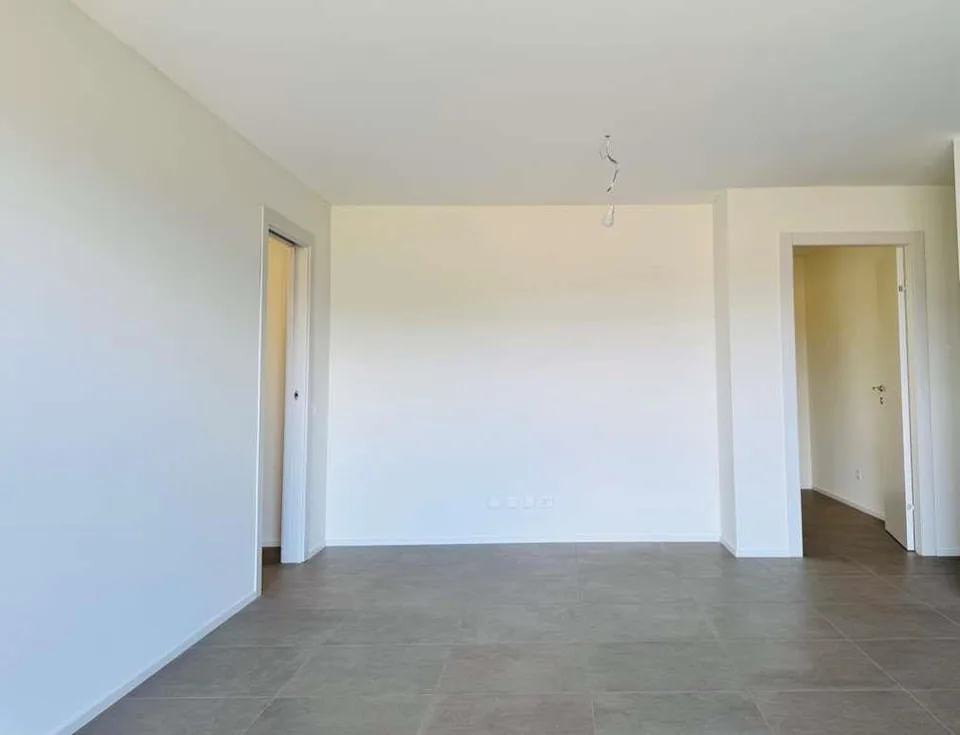 Nous louons un nouvel appartement 4.5 pièces à Cagiallo
