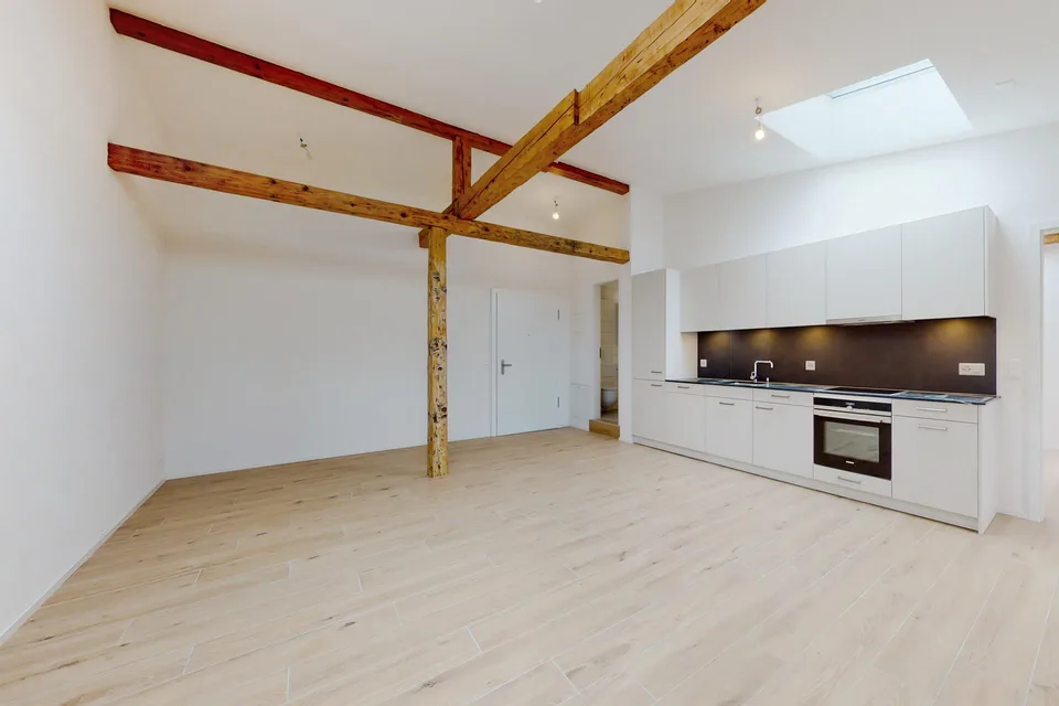 Appartement entièrement rénové avec poutres apparentes