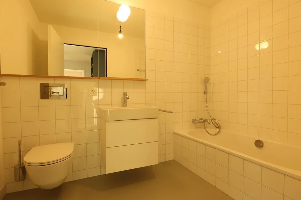 Ampio appartamento moderno con posto giardino e torre di lavanderia privata