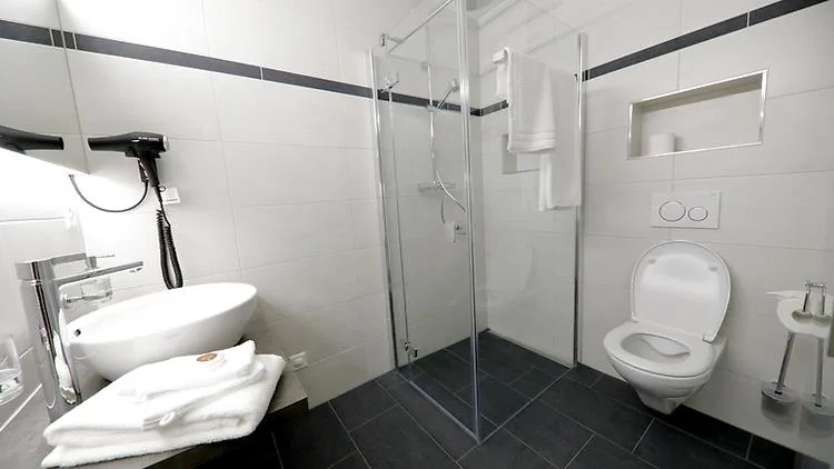 1 ZI-WOHNUNG IN REICHENBURG (SZ), MÖBLIERT