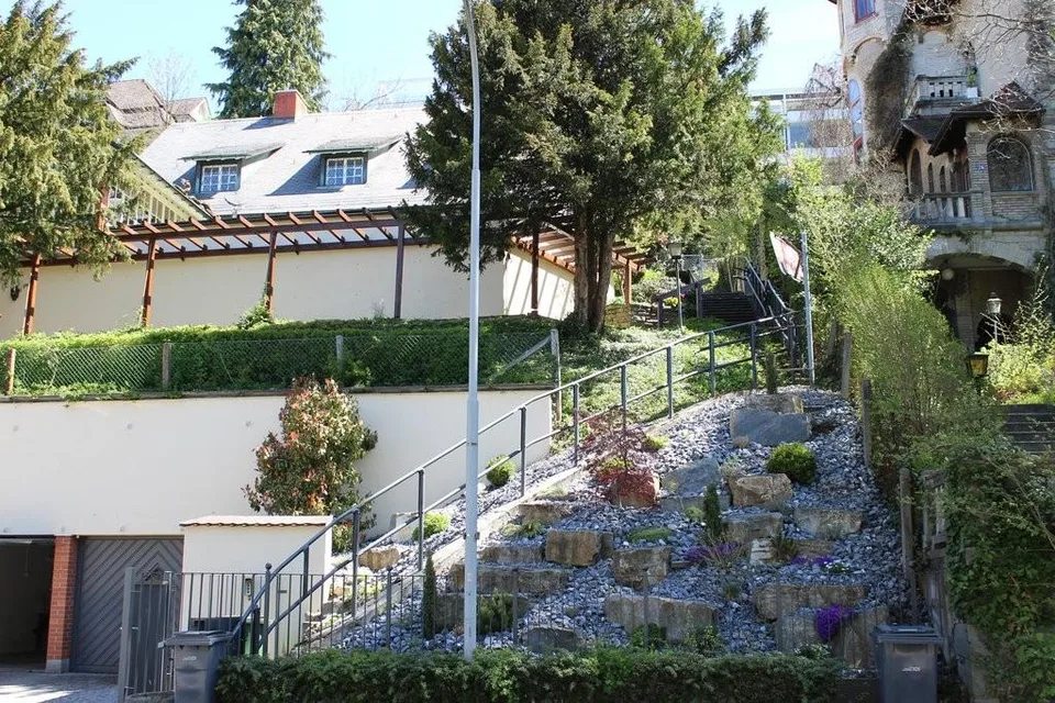 Charmantes Einfamilienhaus mit Blick über die Stadt Zürich