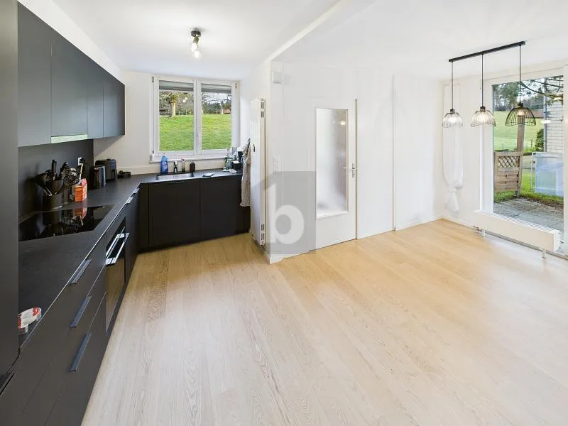 CITY APARTMENT LIVING IN GREEN (SEMI-DETACHED HOUSE)