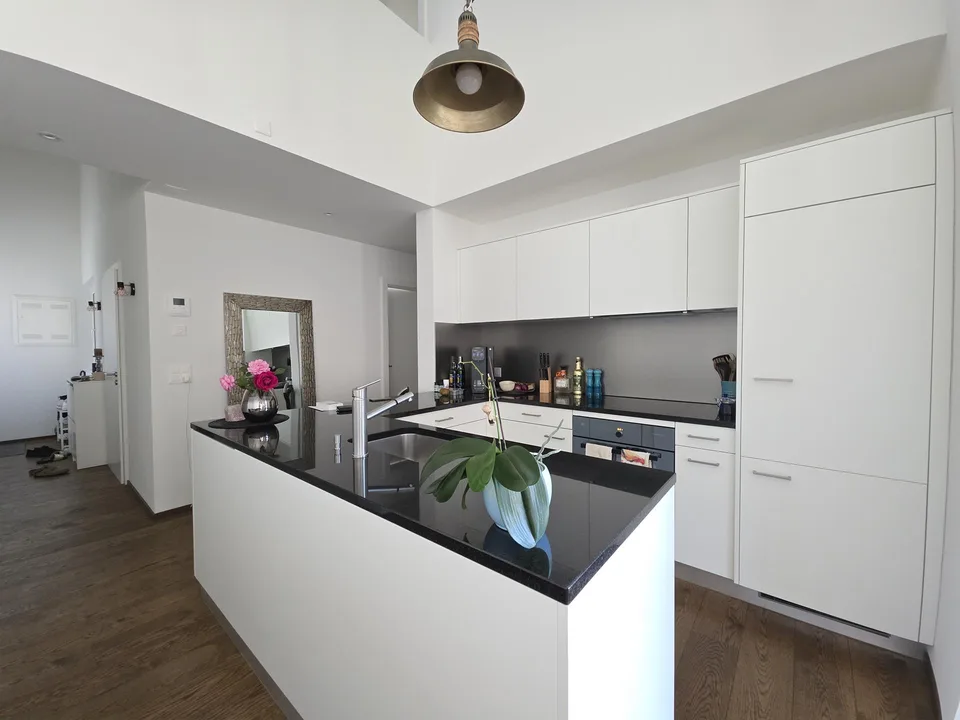 4.5-Zi-Maisonettewohnung, Balkon, 2 Tiefgaragenplätze mit E-Lade-Mögl.