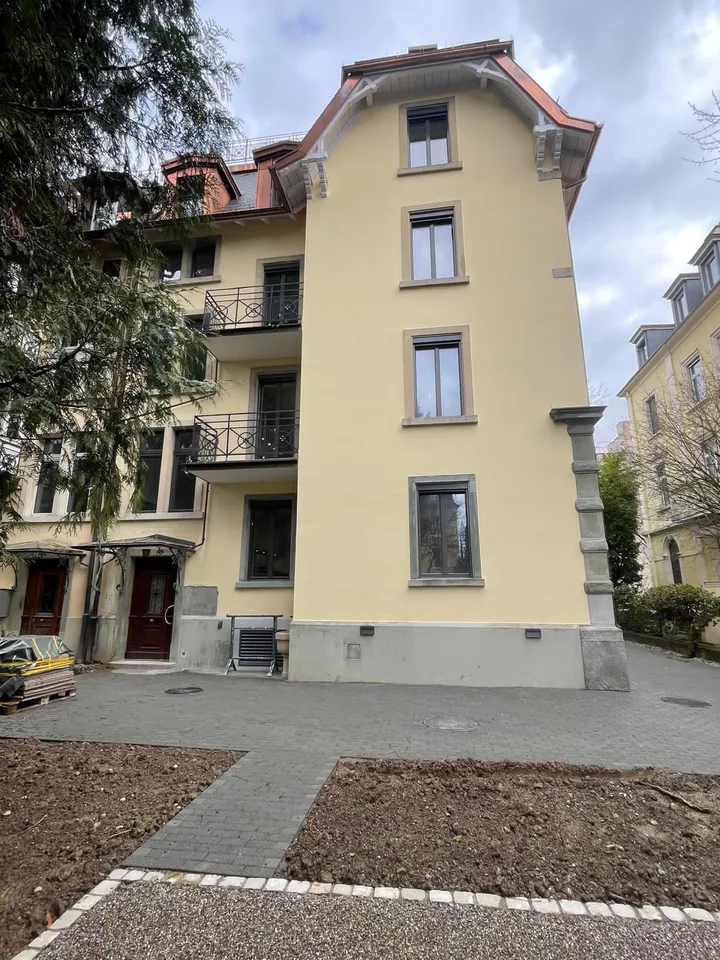 Erstbezug einer 5-Zimmerwohnung in stilvoller Liegenschaft im Kreis 7