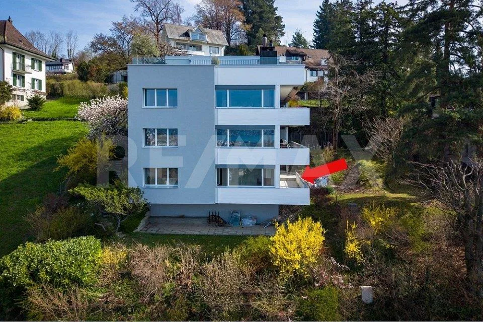 Emplacement de rêve avec vue sur le lac et la montagne inobstructable