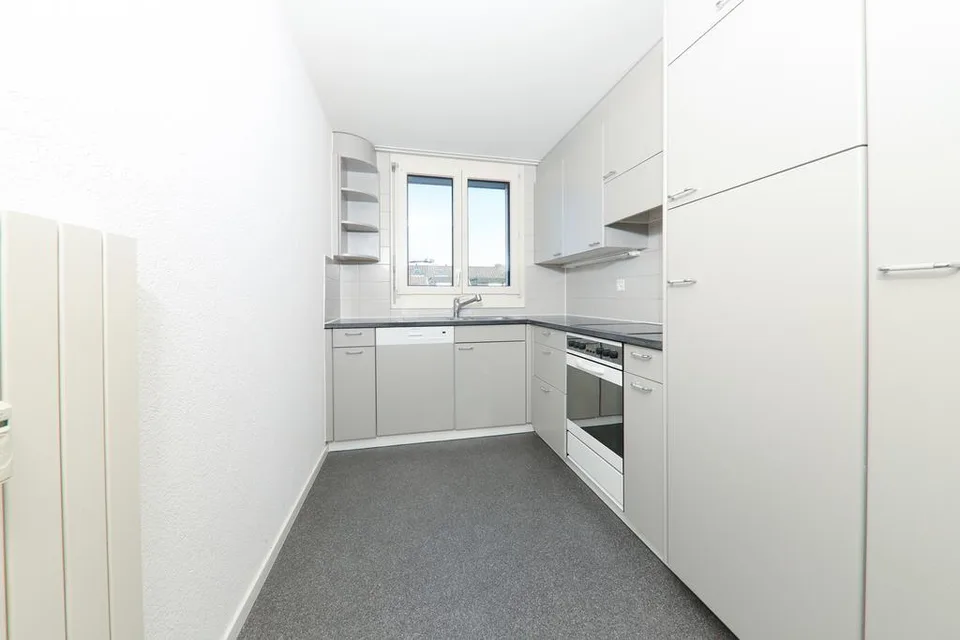 Ampio appartamento 3.5 locali in mansarda a Muttenz
