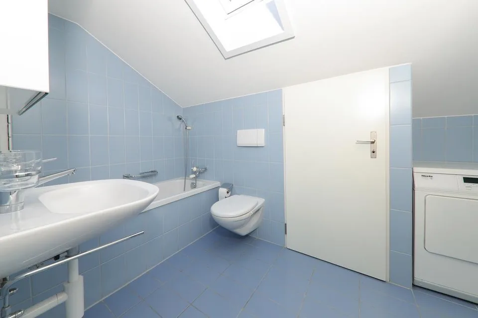 Ampio appartamento 3.5 locali in mansarda a Muttenz