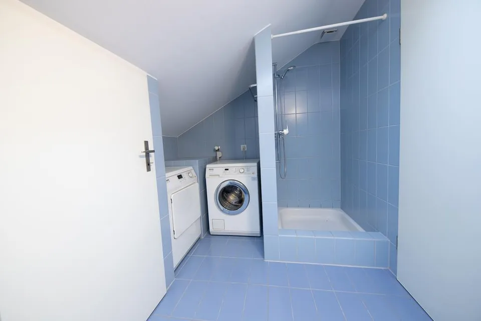 Ampio appartamento 3.5 locali in mansarda a Muttenz – foto 6 di 10