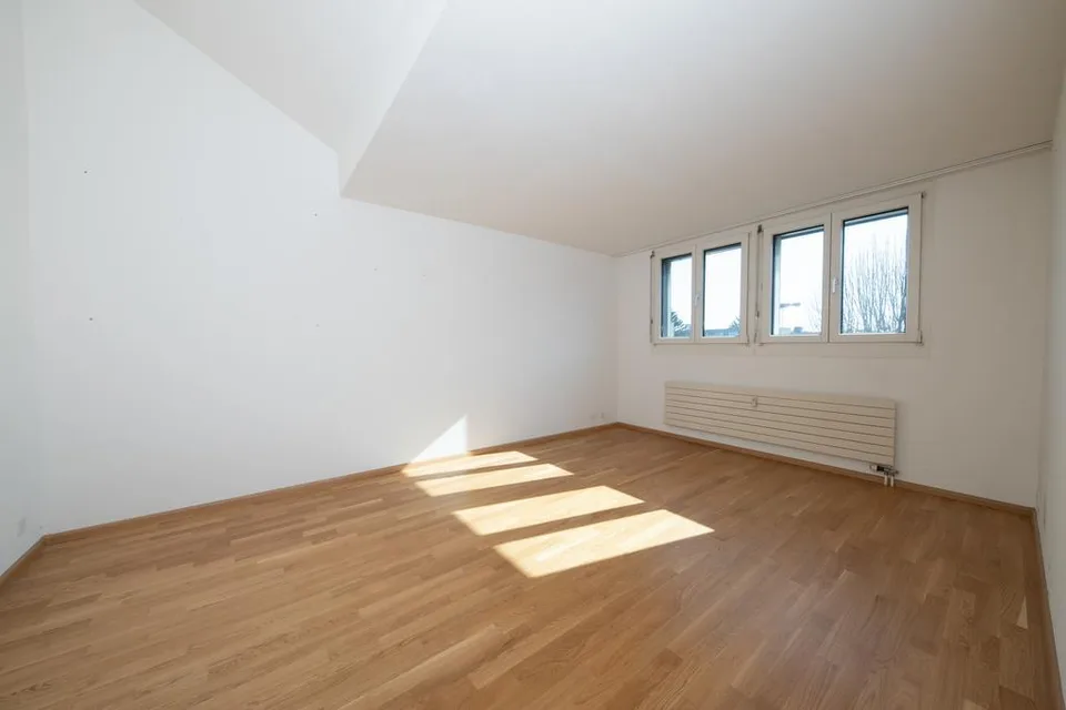 Ampio appartamento 3.5 locali in mansarda a Muttenz – foto 7 di 10