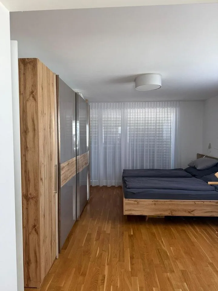 Appartamento mansardato moderno con grande terrazza in affitto