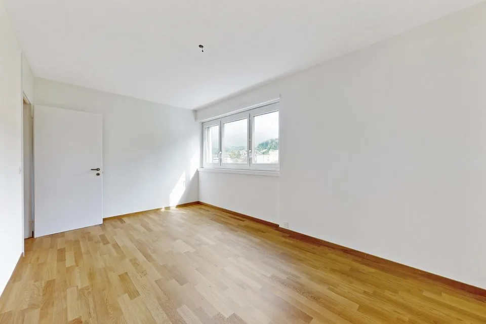 Geräumige 6-Zimmerwohnung - befristet bis 31.03.2029
