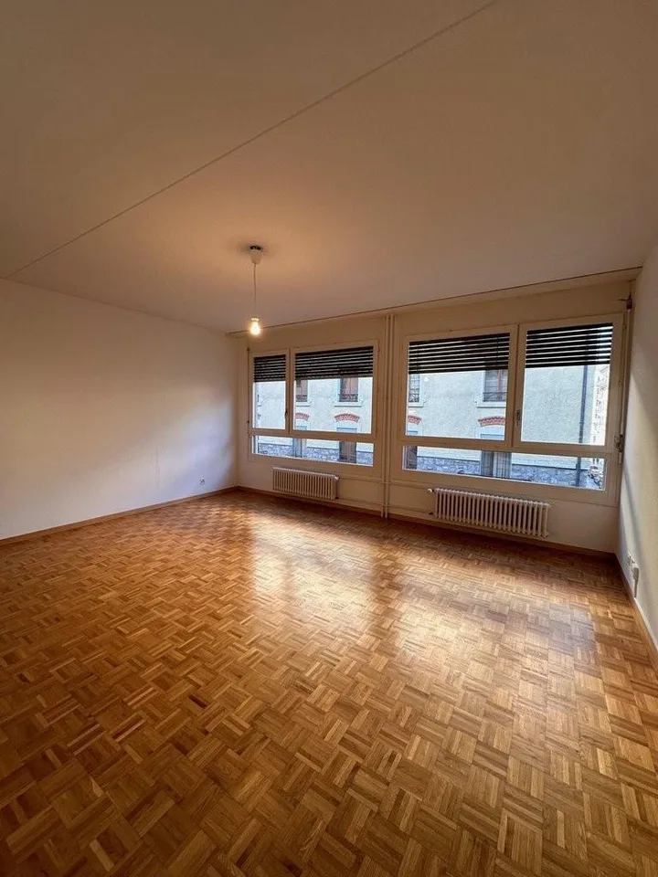 In the heart of Eaux-Vives - close to the lake