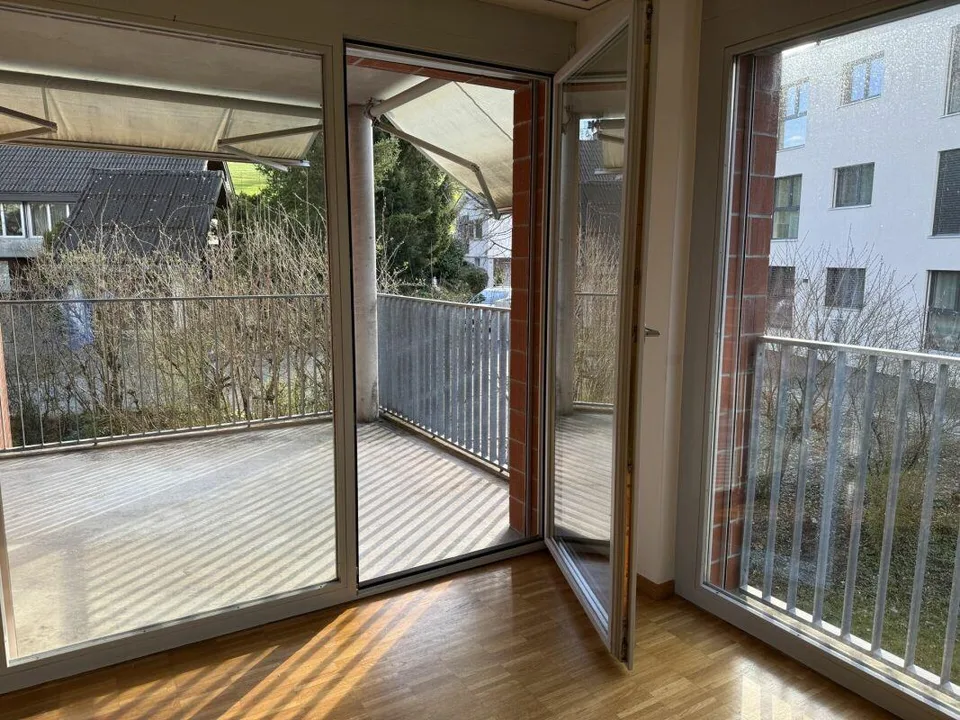 Appartamento attraente di 4,5 locali in una zona residenziale tranquilla a Küttigen