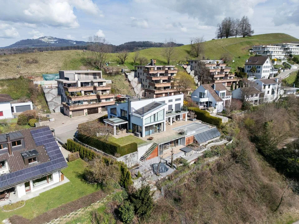 Exklusives Wohnerlebnis mit Pool und Alpenpanorama