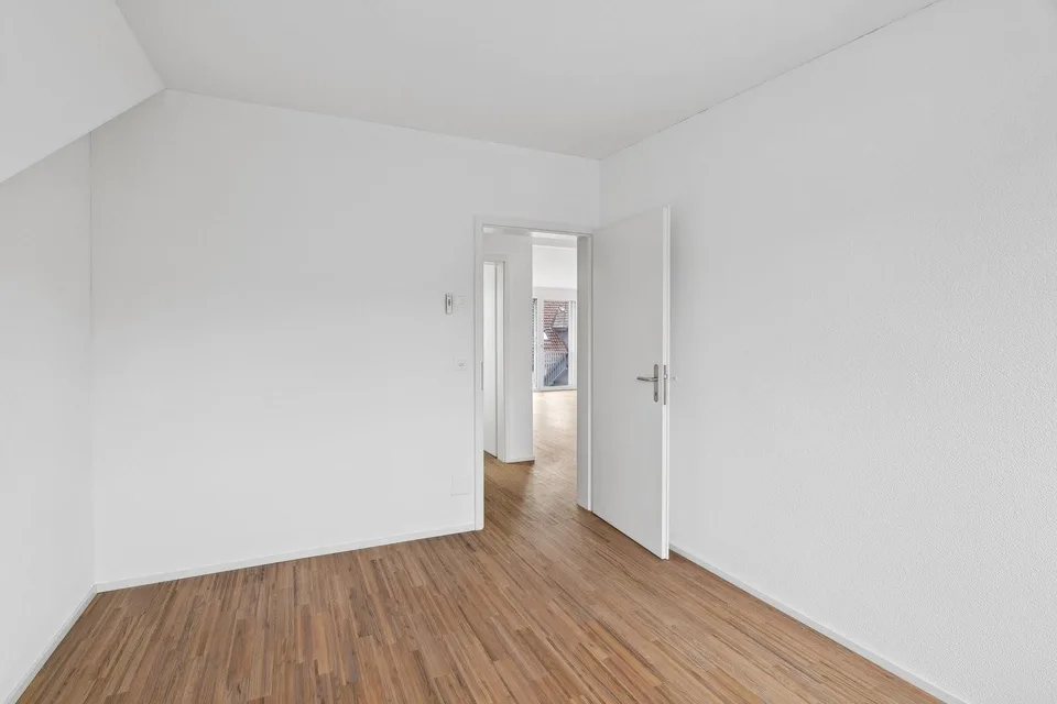 Moderne 3.5-Zimmer-Dachwohnung mit Charme! Letzte Chance!
