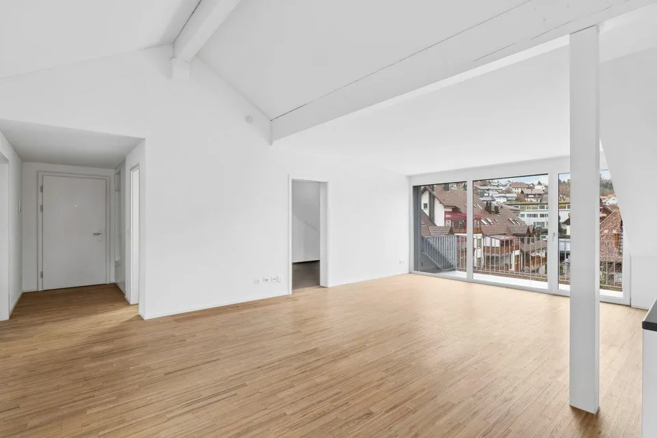 Moderne 3.5-Zimmer-Dachwohnung mit Charme! Letzte Chance!