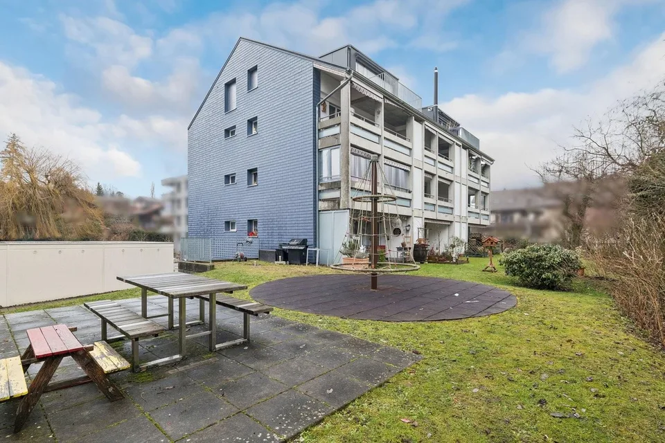 Moderne 3.5-Zimmer-Dachwohnung mit Charme! Letzte Chance!