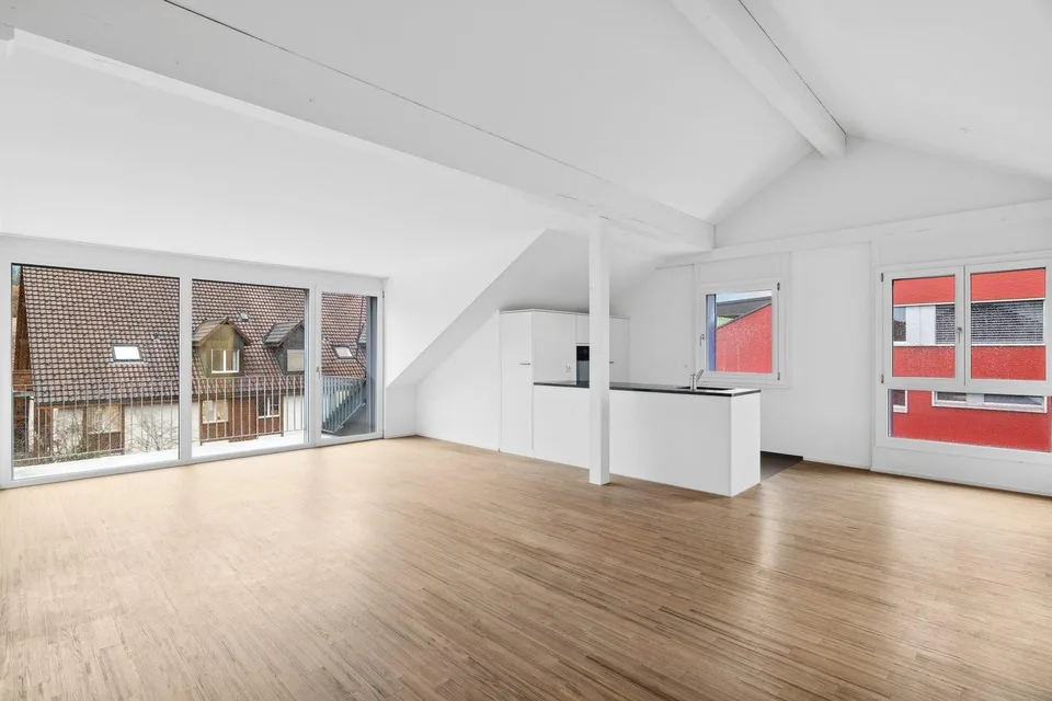 Moderne 3.5-Zimmer-Dachwohnung mit Charme! Letzte Chance!