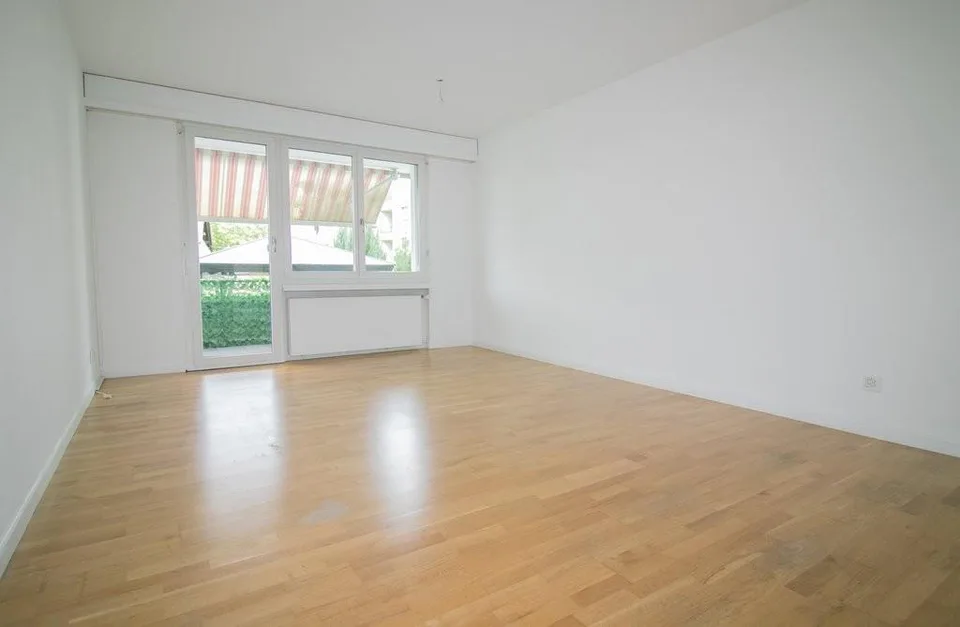 Grosszügige Wohnung mit moderner Küche, Balkon und Terrasse