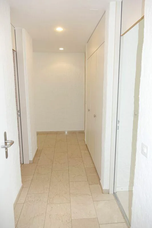 charmante Dachwohnung mit mehreren Balkonen – Foto 9 von 11