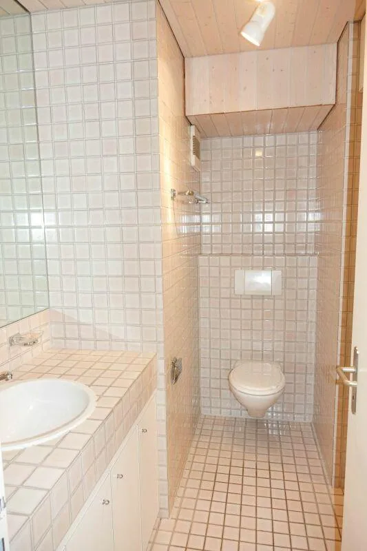 charmante Dachwohnung mit mehreren Balkonen – Foto 11 von 11