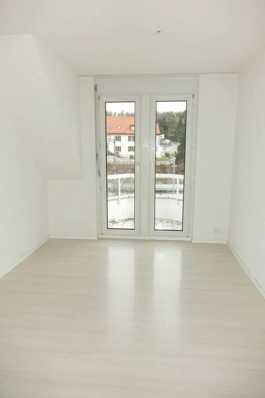 charmante Dachwohnung mit mehreren Balkonen – Foto 6 von 11