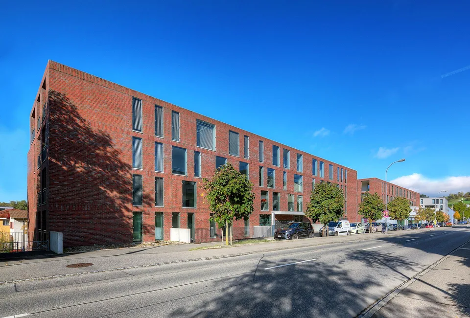 Zentrale Wohnung mit grosser Terasse und Aussicht!