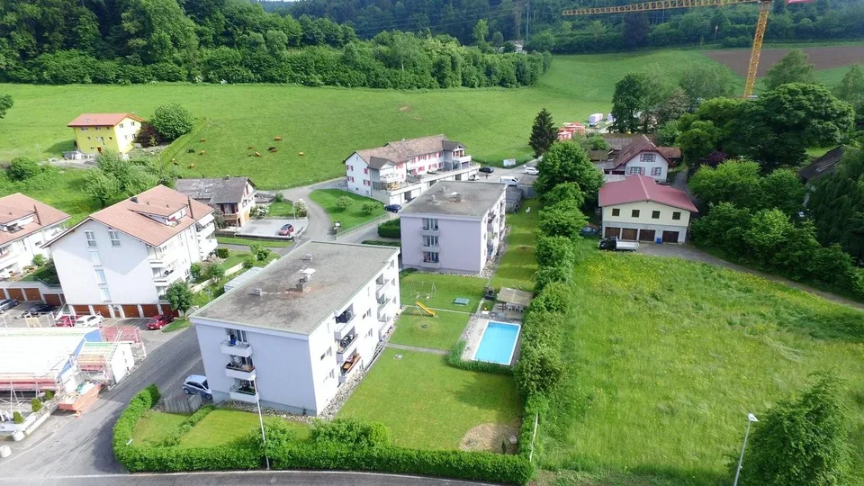 Attraktive 3.5 Zimmerwohnung mit Pool zur Mitbenutzung