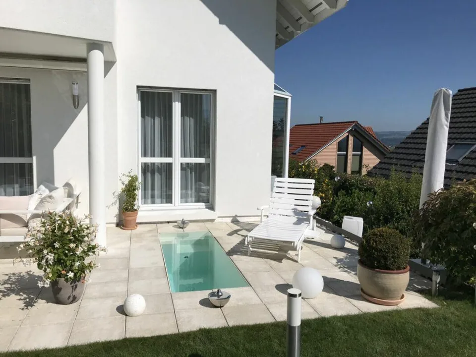 Maison unifamiliale moderne dans un emplacement magnifique avec vue