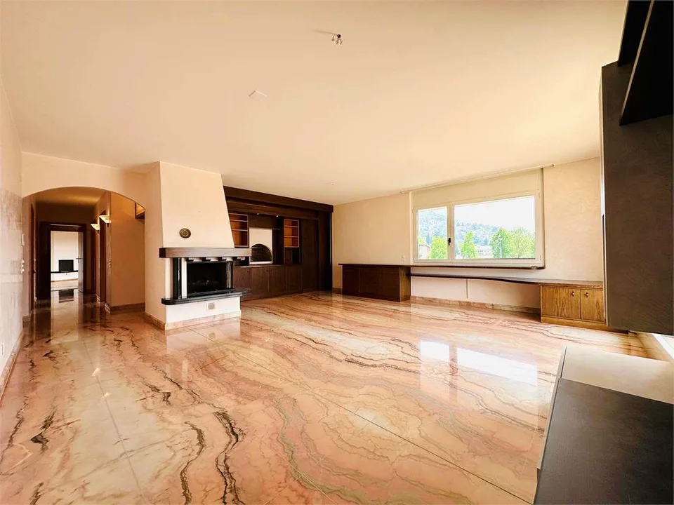 Appartement en attique de 3,5 pièces de 145 m² avec de grandes terrasses et vue dégagée