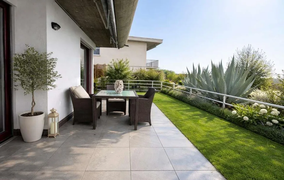 Appartement mit Seeblick und Gartenterrasse