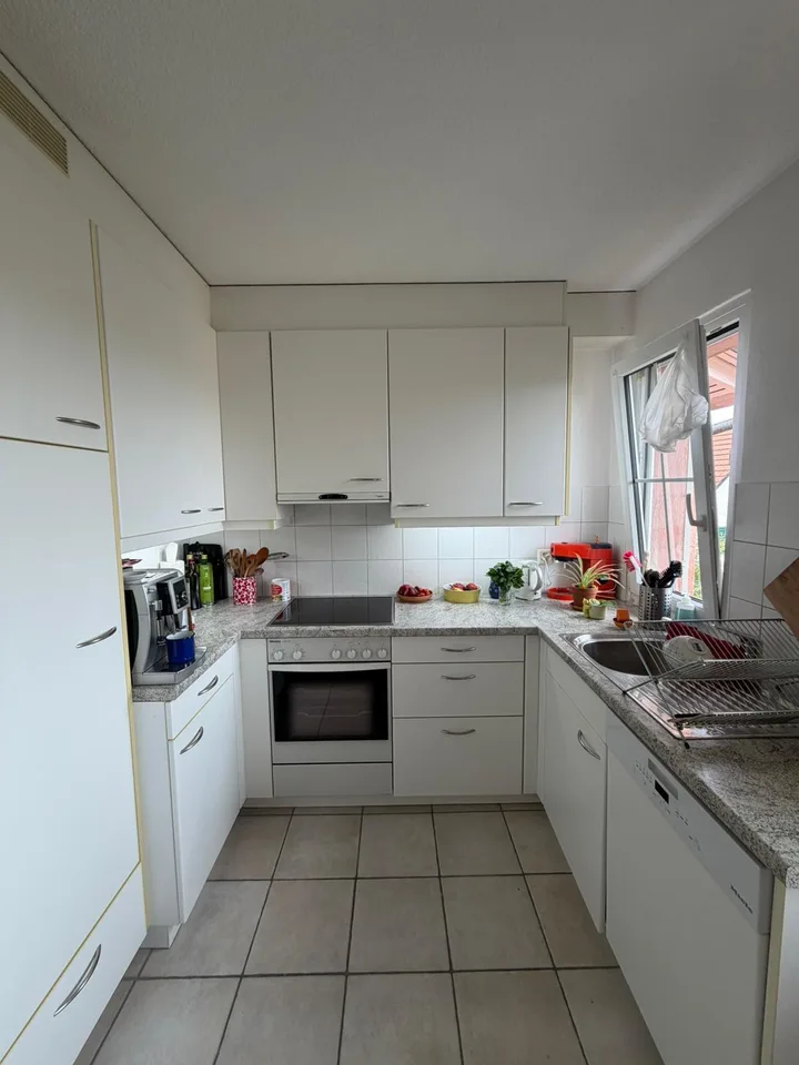 Befristete 2.5-Zimmer-Wohnung mit Balkon an attraktiver Lage in Zürich