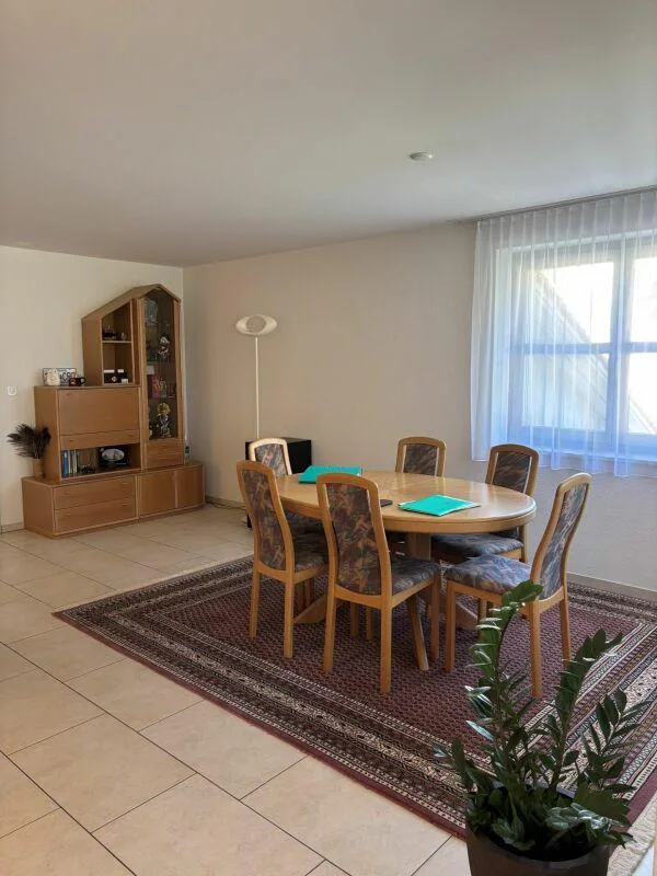 Einzigartige, sehr gepflegte 3.5-Zimmer-Wohnung mit sonnigem Balkon