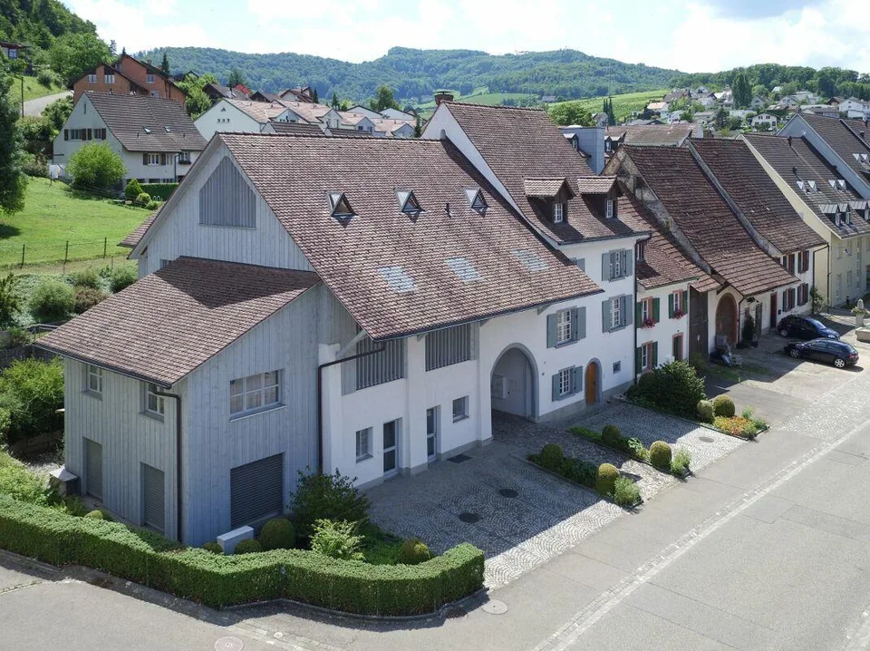 Einzigartige, sehr gepflegte 3.5-Zimmer-Wohnung mit sonnigem Balkon