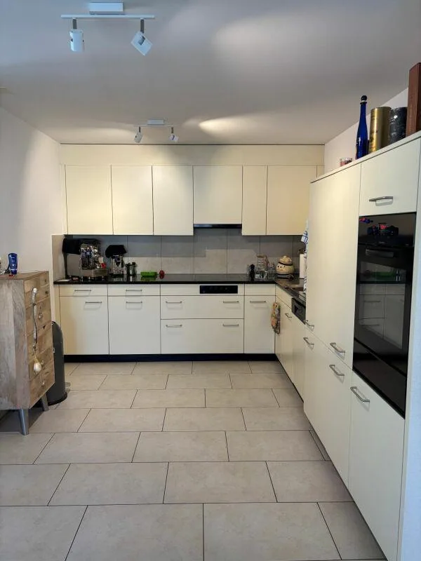 Einzigartige, sehr gepflegte 3.5-Zimmer-Wohnung mit sonnigem Balkon