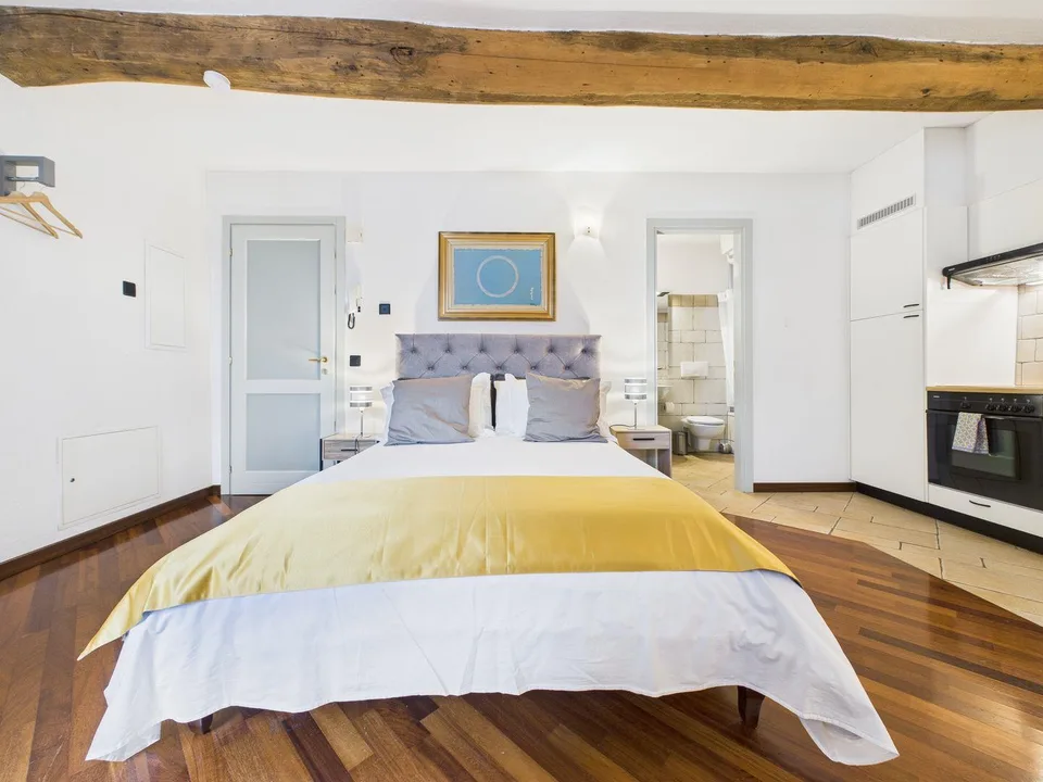 Elegante 1½-Zimmerwohnung mit Seeblick in Morcote. – Foto 8 von 11