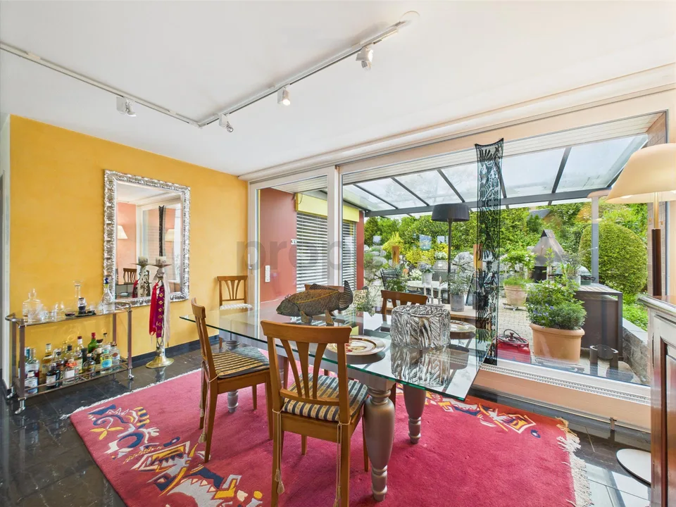 Casa a schiera unica a Herrenschwanden con vista mozzafiato